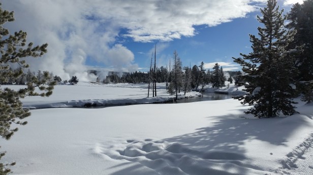 yellowstone-national-park-old-faithful-village