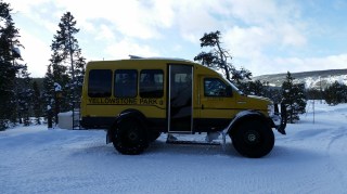 yellowstone-np-snow-coach