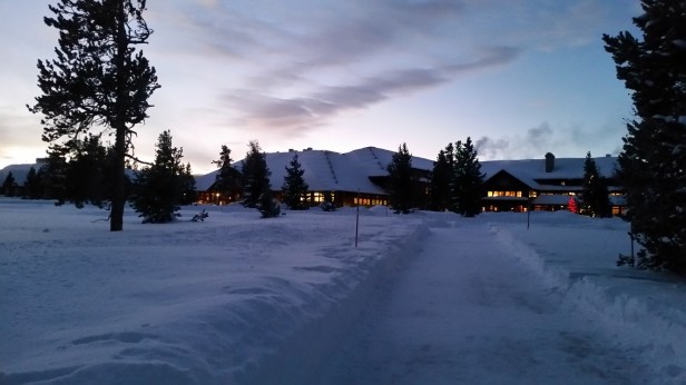 ynp-old-faithful-snow-lodge